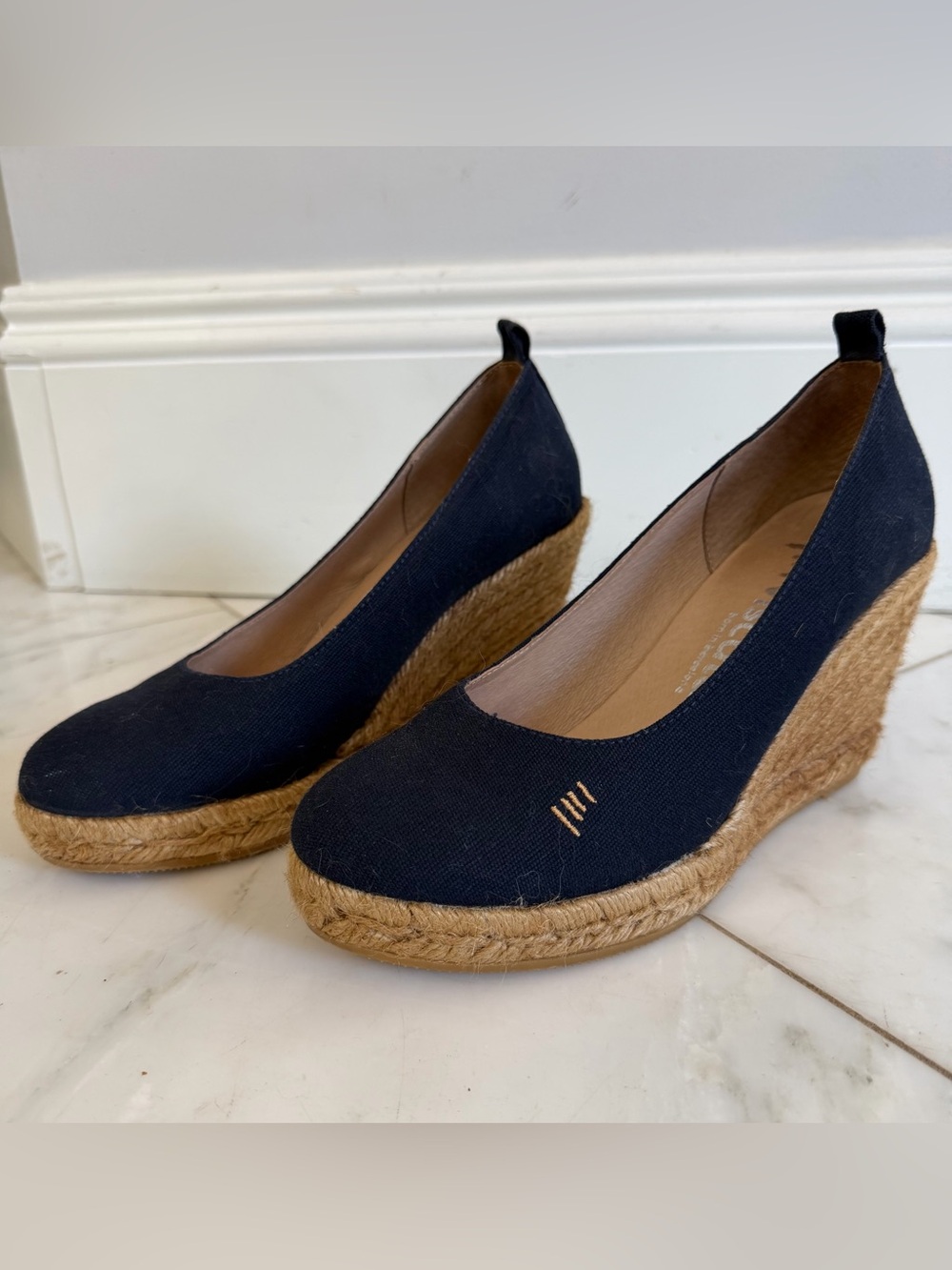 Viscata Euro 38 US Women’s 7-7.5 Navy Blue Canvas and Tan Espadrille Wedge Heels
